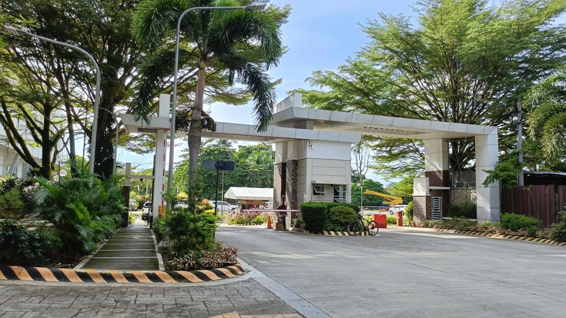 2Bedrooms 2Toilet& Bath Matina Enclaves Condo Davao